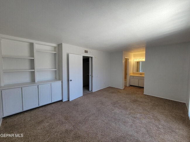 Building Photo - 336 Villa Canto St