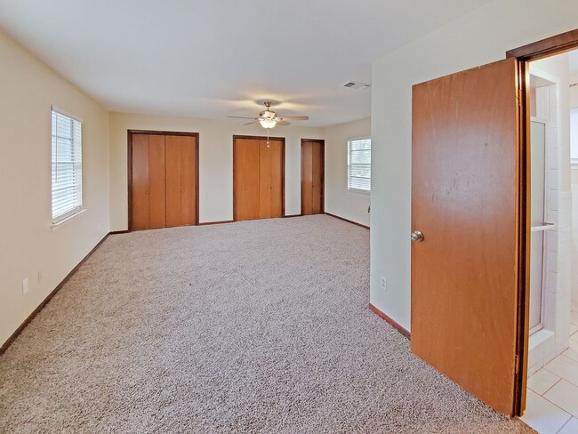 Building Photo - 208 Westfork Dr