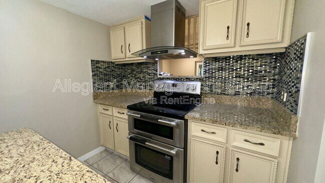 Building Photo - 2410 Sable Dr