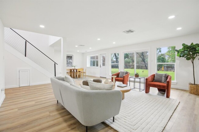 Building Photo - 2104 Malvern Hill Dr
