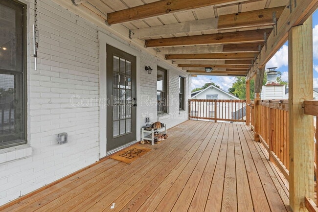 Building Photo - 620 S Benton Ave