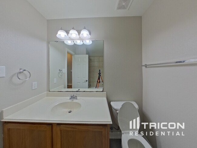 Building Photo - 7814 Longbow Ln