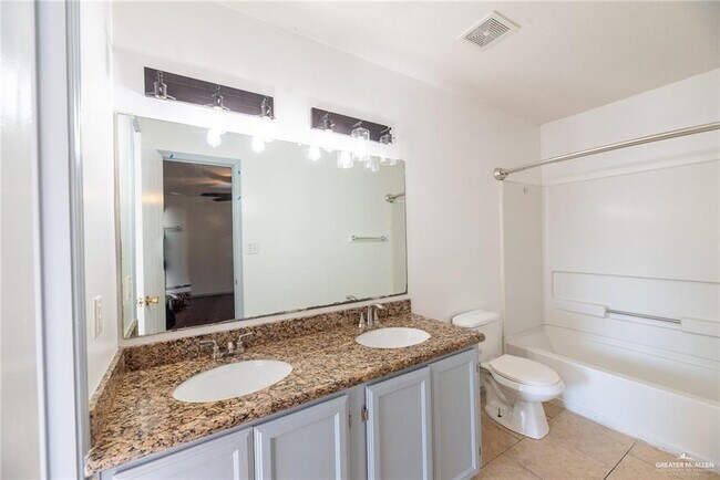 Building Photo - 14 W 40th St