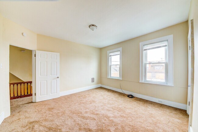 Building Photo - AVAILABLE AUGUST 2026 - Beautiful 4+ bedroom, 1 bath home in Mt Washington!