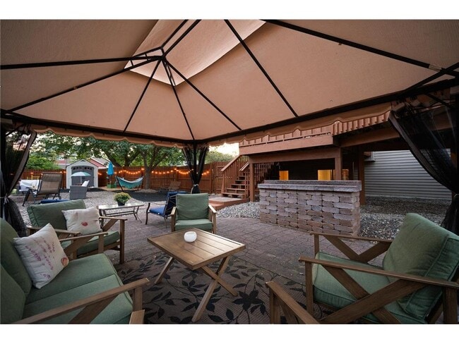 Building Photo - 4133 Sunset Trail N