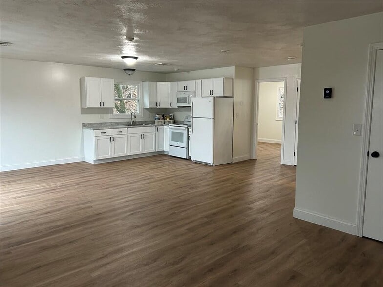 Building Photo - 304 Front St