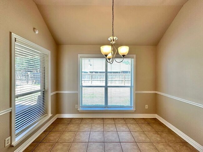Building Photo - Spacious Flint Home on a Corner Lot with Stunning Primary Suite