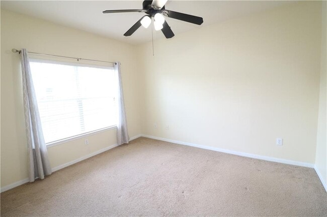 Building Photo - 447 W Longleaf Dr