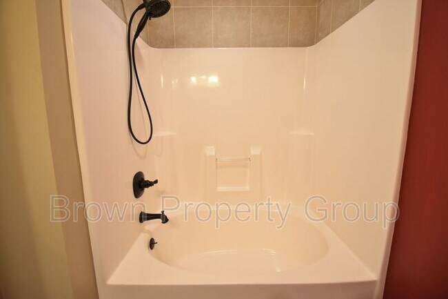 Building Photo - 220 Collinwood Dr