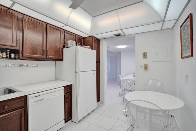 Building Photo - 10777 W Sample Rd