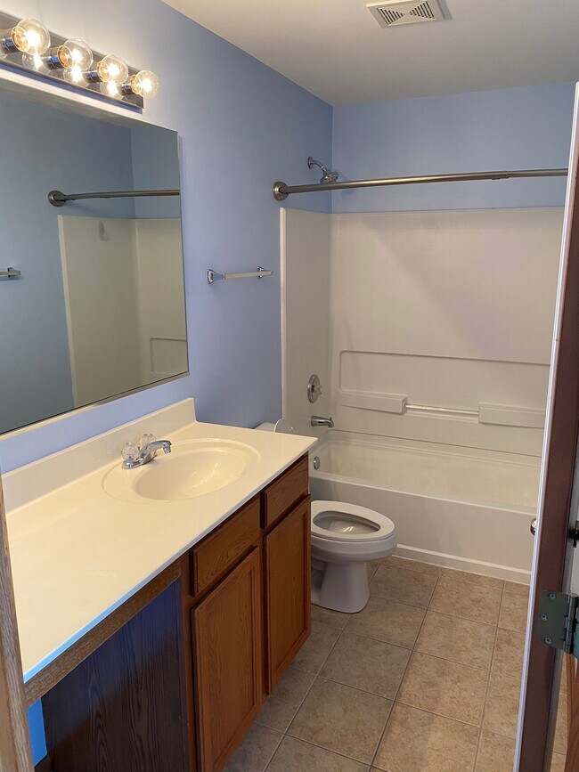 Building Photo - 4925 Montauk Dr