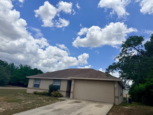 Building Photo - 3 Bedrooms, 2 Bathrooms, 2 Car Garage Home For Rent.