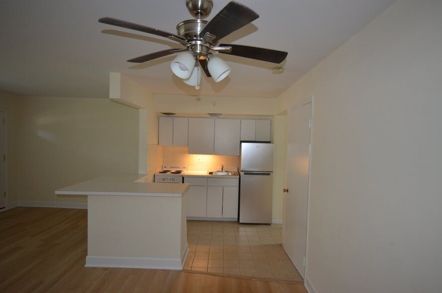 Building Photo - 2032 Linden Ave
