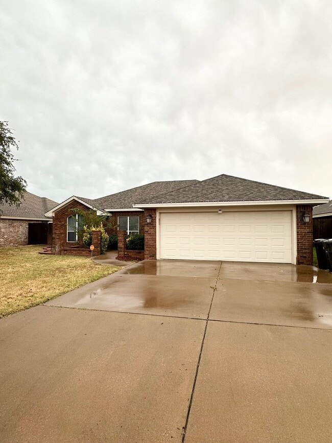 Building Photo - 3 Bed 2 Bath Home Ready To Rent ASAP!