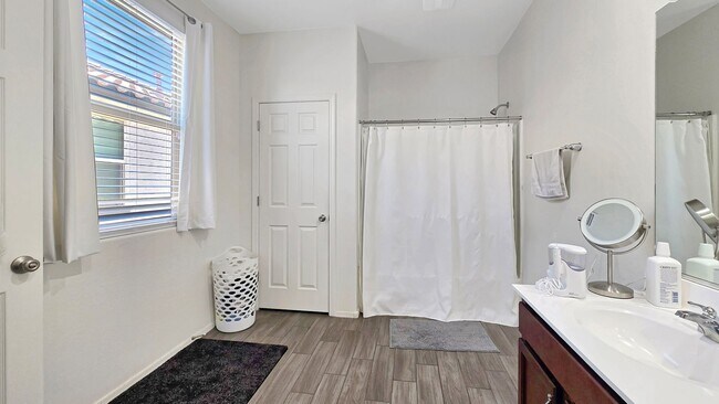 Building Photo - Beautiful and Spacious Cortana at Desert Oasis Home!! Community Pool!