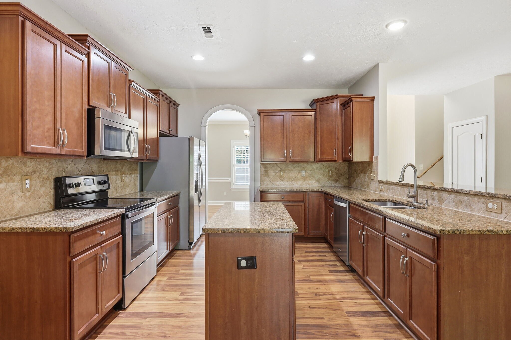 Building Photo - 768 Riverbirch Dr