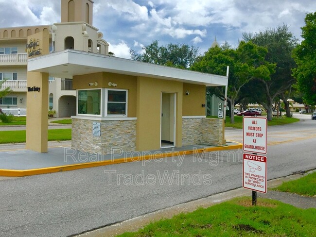 Building Photo - 2256 Spanish Dr