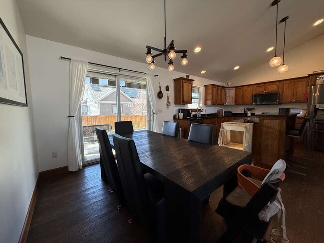 Building Photo - Stunning Single Level Home with Sprawling Fenced Yard