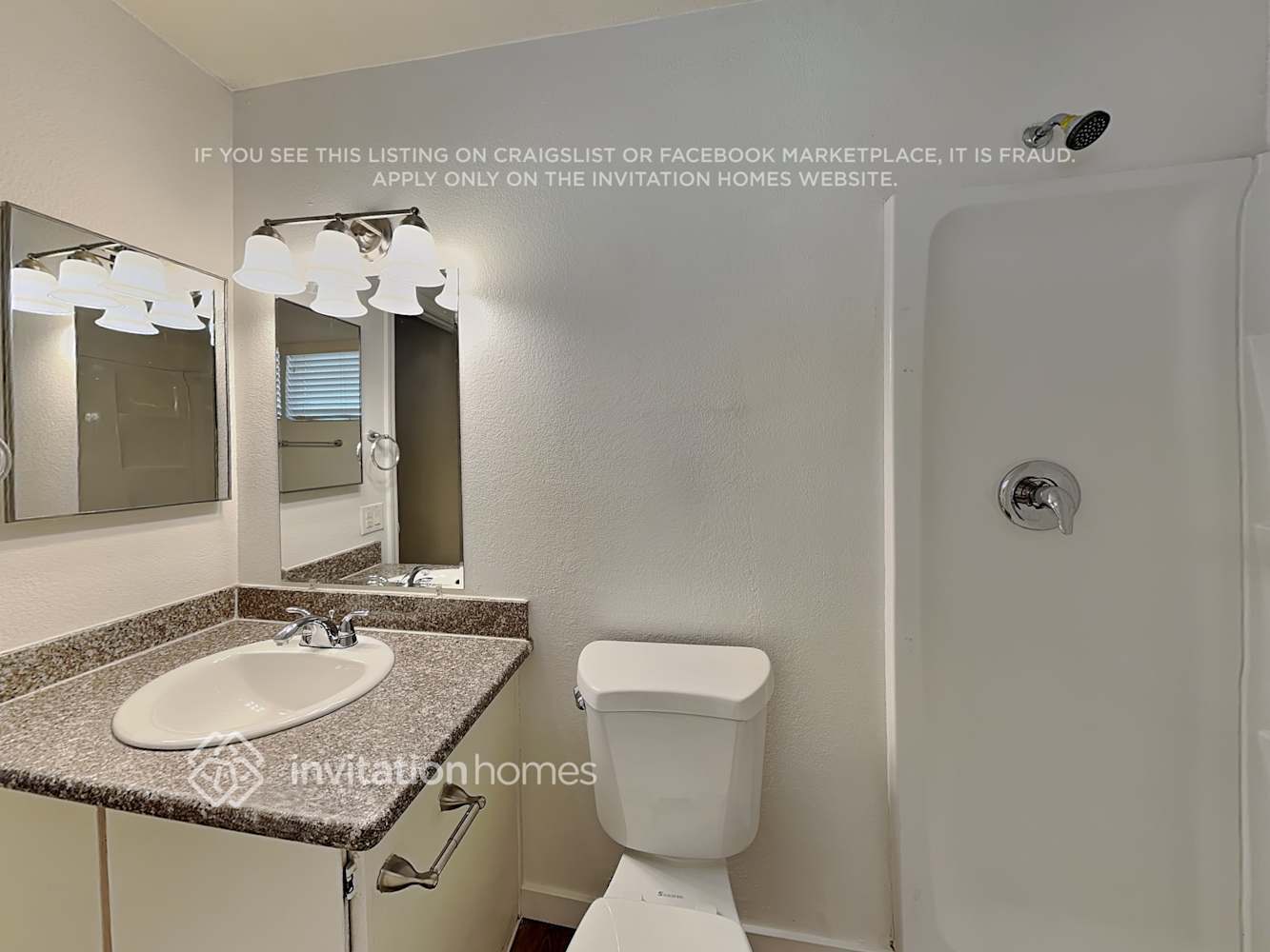 Building Photo - 3226 W Ross Ave