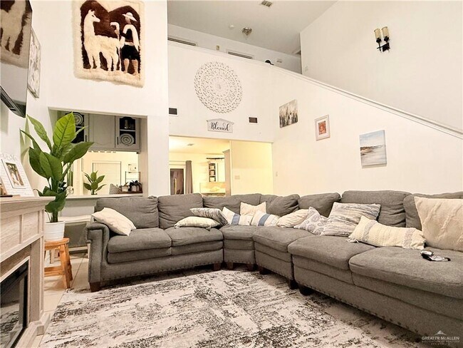 Building Photo - 19 West Dr