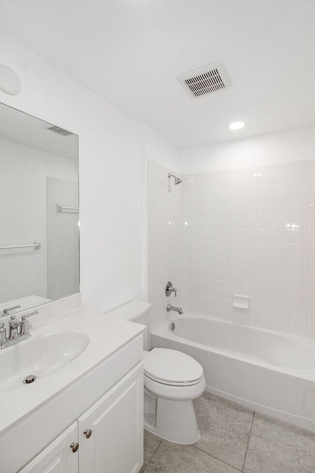Building Photo - 12670 Shimmering Oak Cir
