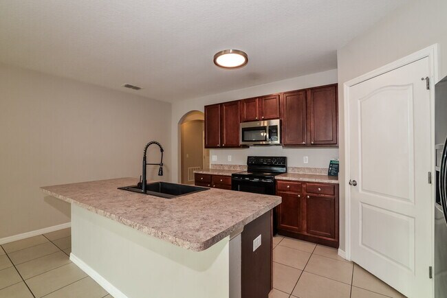 Building Photo - 16188 Yelloweyed Dr