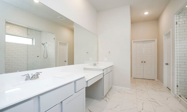 Building Photo - 31611 Lyle Mnr Dr