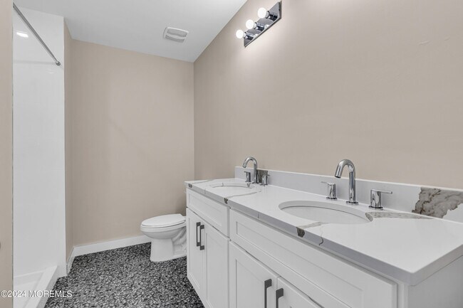 Building Photo - 333 1st St