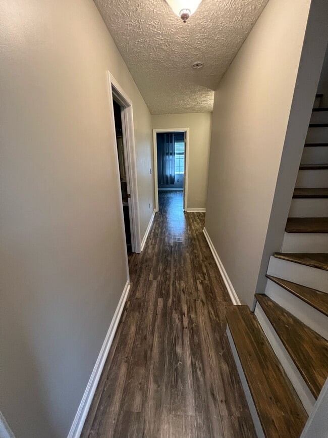 Building Photo - 644 Beaverview Dr