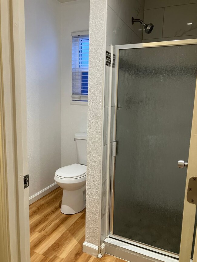 Building Photo - 1716 Sylvan Ave