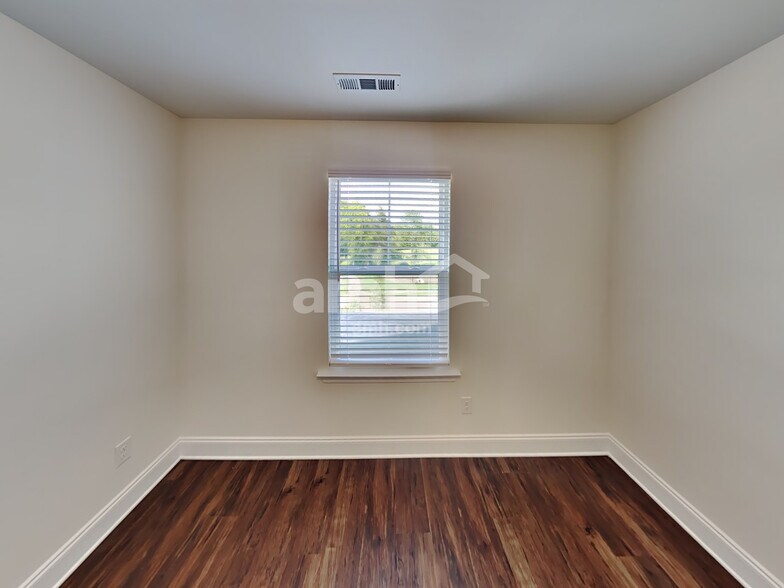 Building Photo - 5924 Hagar Vly Dr