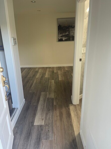Building Photo - 341 S Maple Dr