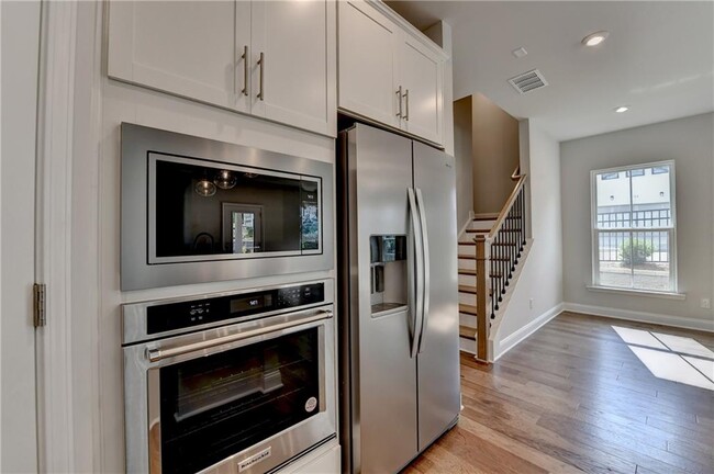 Building Photo - 400 Renwood Trl