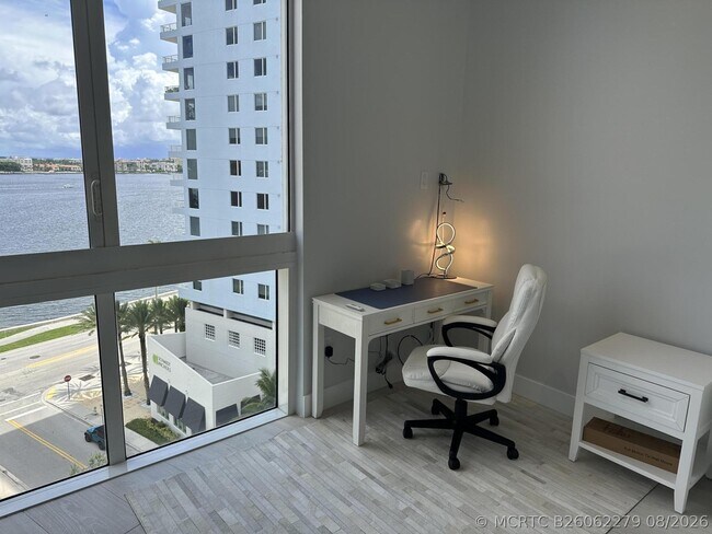 Building Photo - 1617 N Flagler Dr