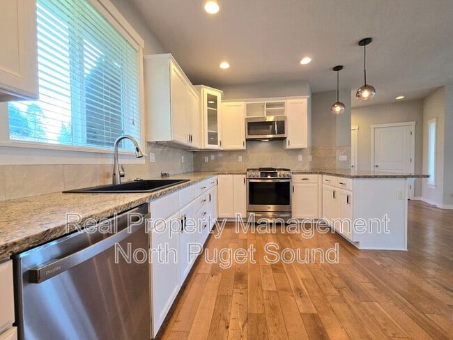 Building Photo - 11017 18th St NE