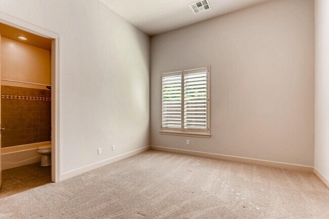 Building Photo - 15865 W Vernon Ave