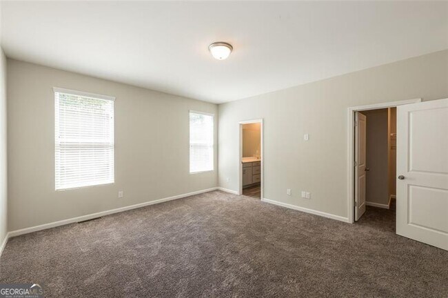 Building Photo - 381 Skylar Way SE