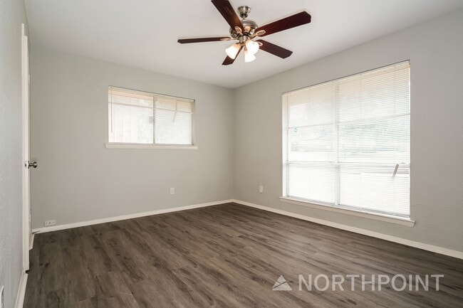 Building Photo - 3 BR/2BA | Newly Renovated Single Family Home | Large utility Room | In Dallas!