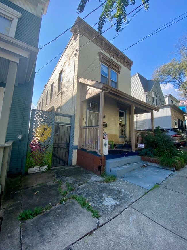 Building Photo - 6 Bed/2.5 Bath Mins. From UC $600/pp ($3,600/mo)!