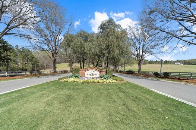 Building Photo - 113 7 Oaks Way