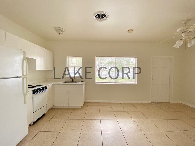 Building Photo - 2800 FL-17