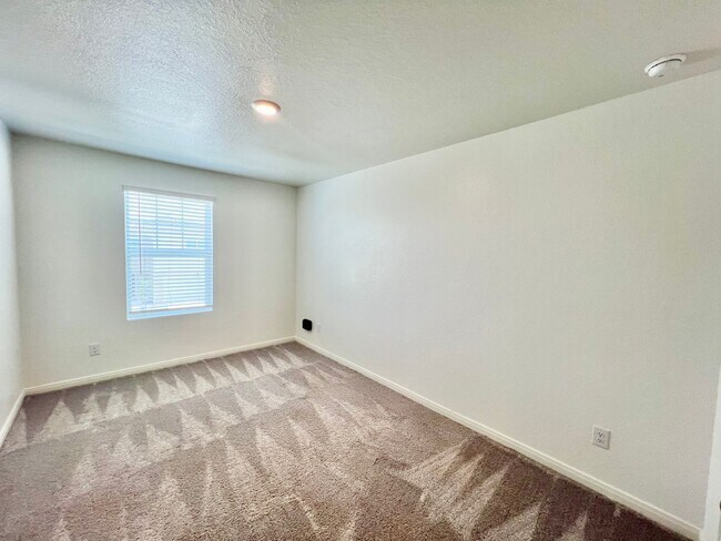 Building Photo - **APPLICATION RECEIVED** Charming Two-Story Home with Fenced Backyard & Community Pool