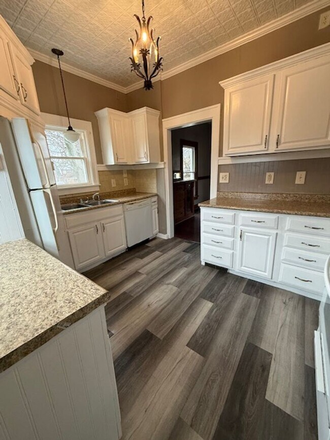 Building Photo - 3 Bedroom / 1 Bath house with Garage in Peoria