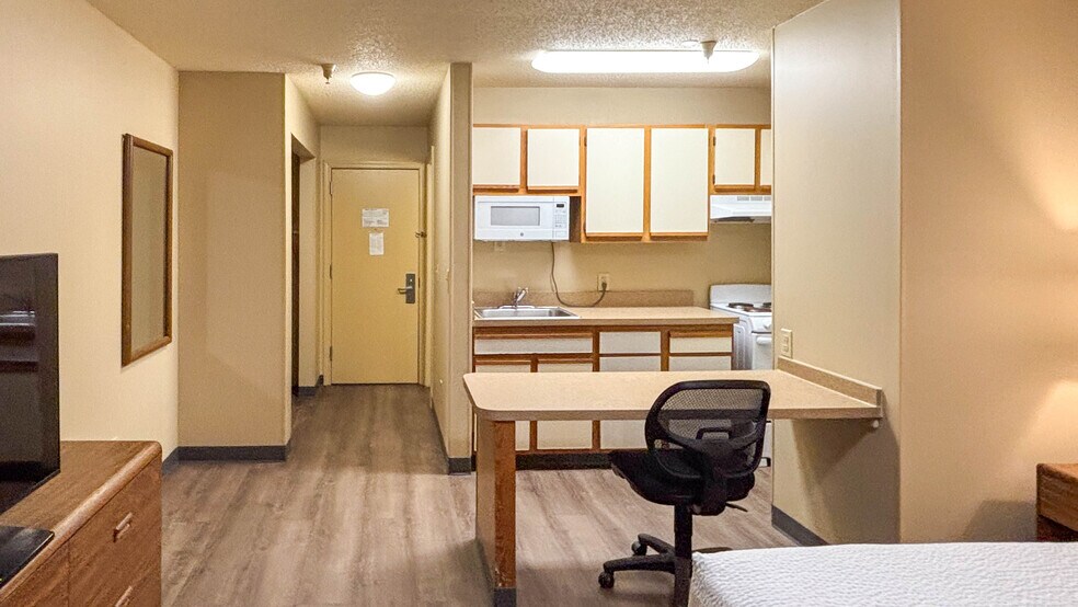 Building Photo - 530 Woods Lake Rd