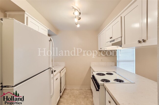 Building Photo - Cozy 2-Bedroom Condo in Gresham!