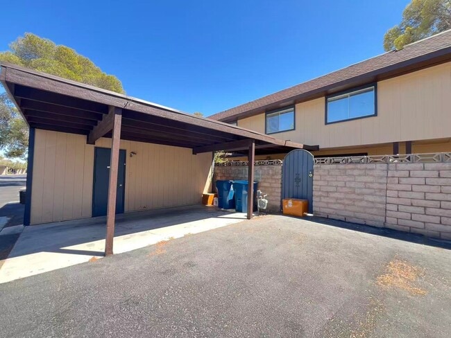 Building Photo - 6223 Meadow View Ln
