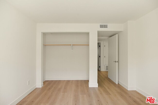 Building Photo - 2669 Benedict St