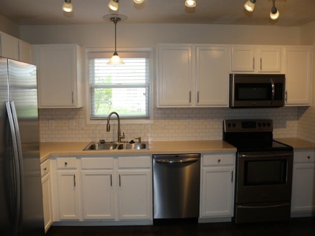 Building Photo - 2021 Belmont Dr