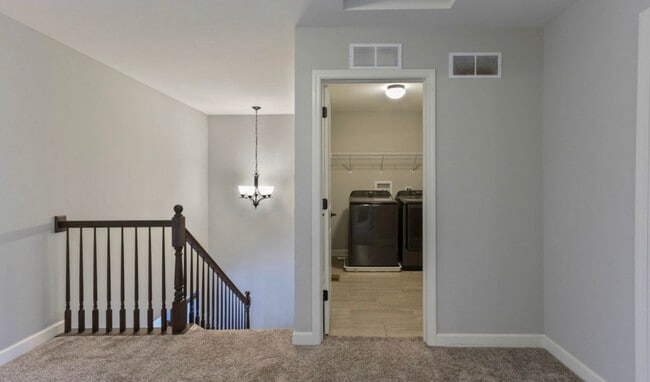 Building Photo - 2205 Maple Hill