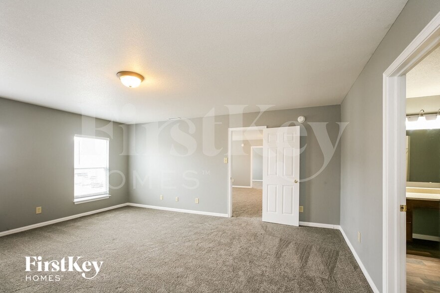 Building Photo - 6670 Eagle Crossing Blvd